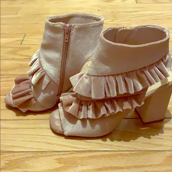 Ruffled heeled booties, pink, women’s size 7 - Picture 3 of 6